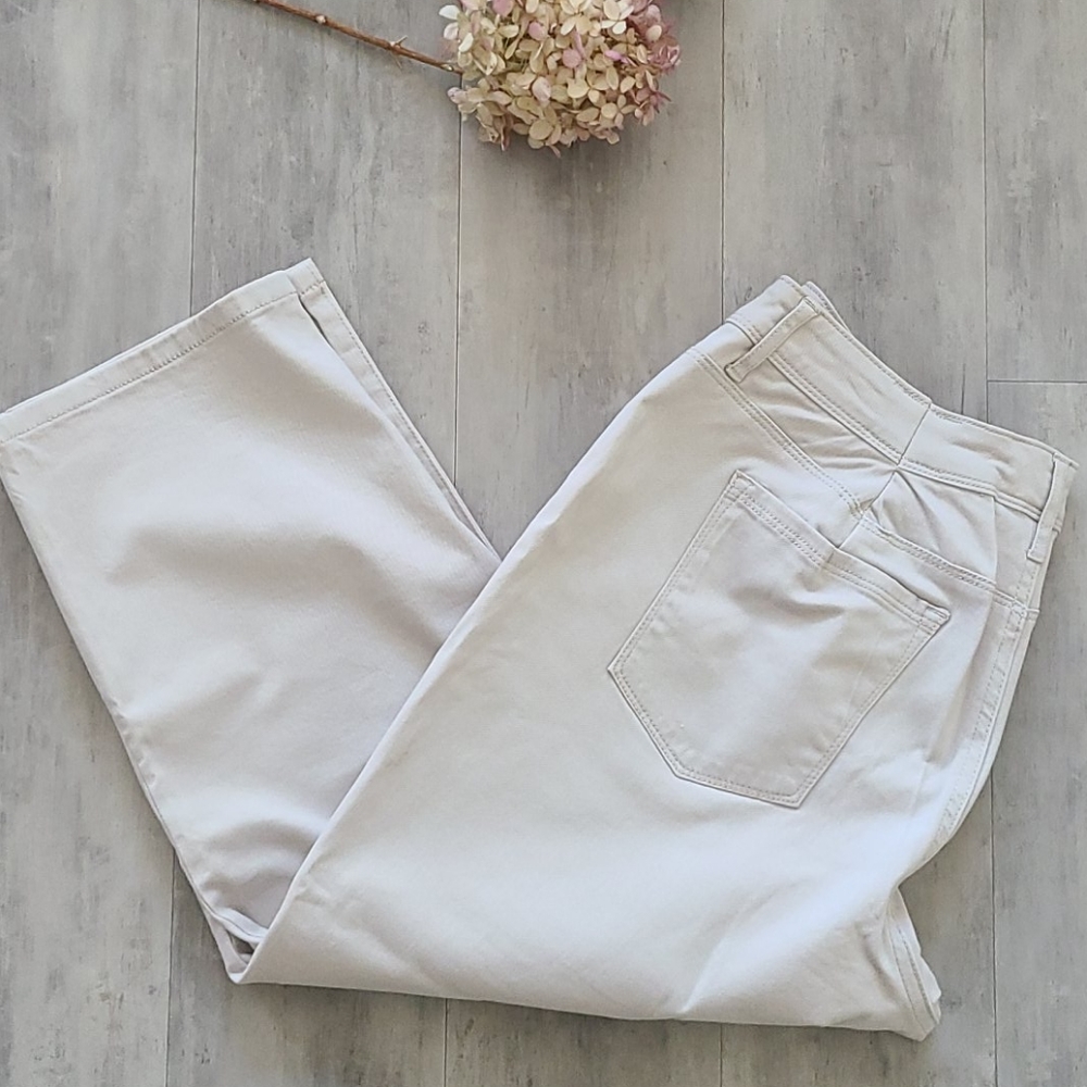 Bandolino Selene Capri Pants